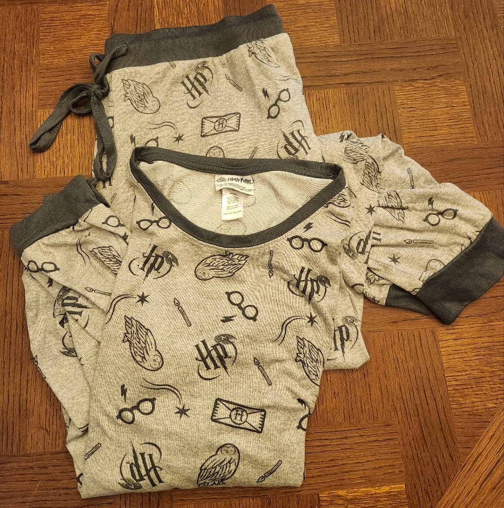 Warner Bros. Gray and Black Pajama Set